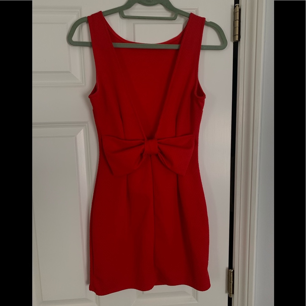 Red dress with cute back!